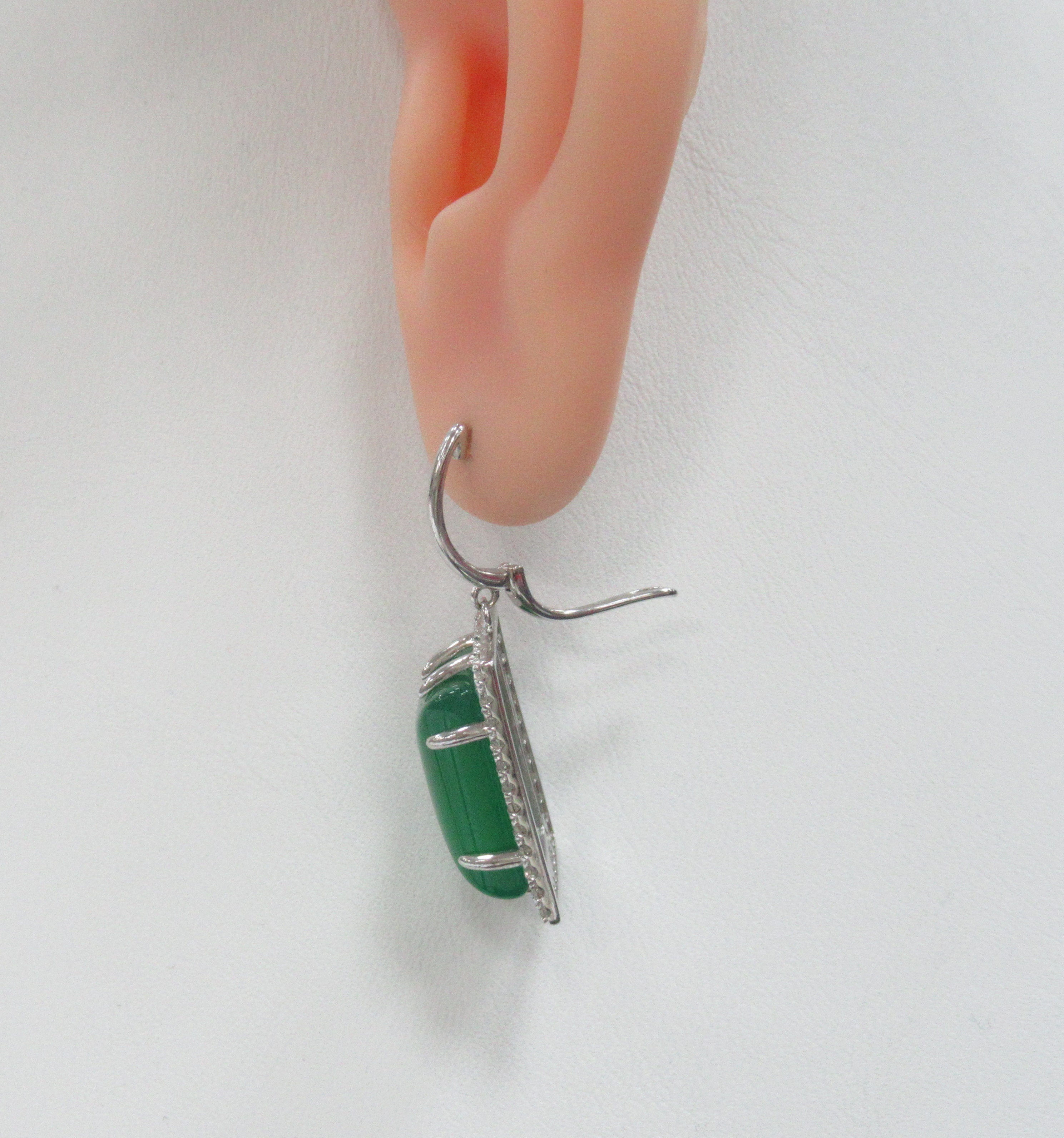 Серебряные серьги с зелеными халцедонами